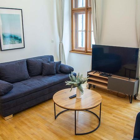 City Centre Apartment With Parking Прага Екстериор снимка