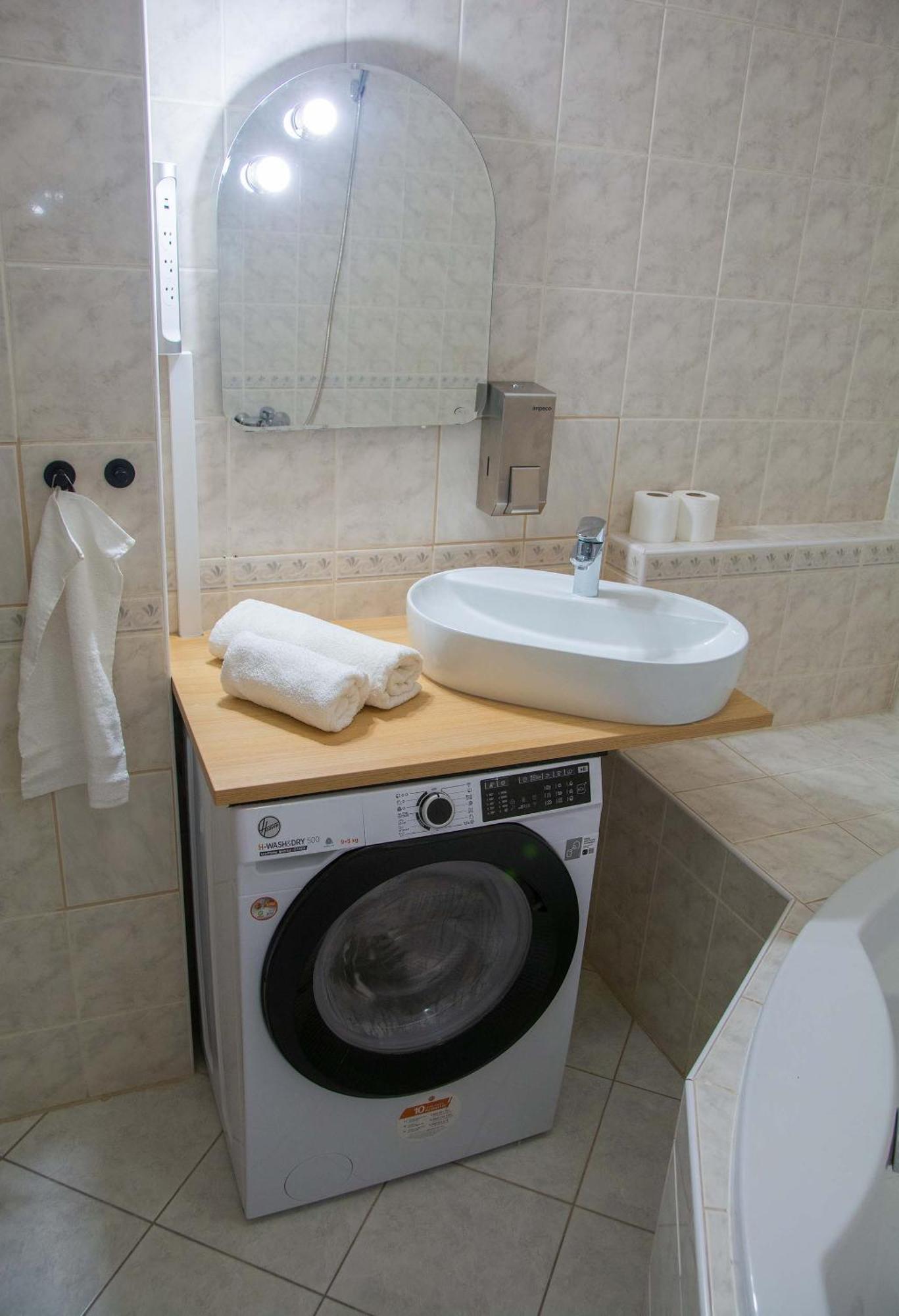 City Centre Apartment With Parking Прага Екстериор снимка